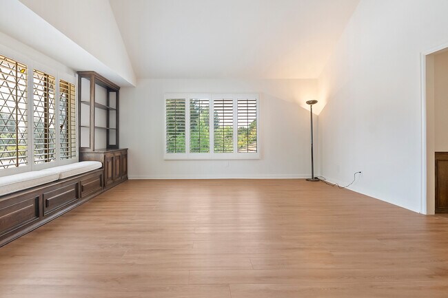Building Photo - 3009 Nicada Dr