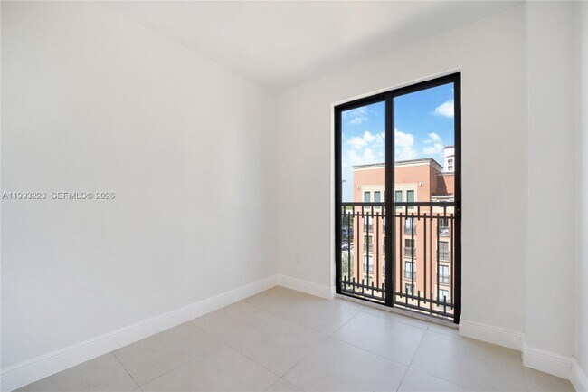 Building Photo - 671 Biltmore Way