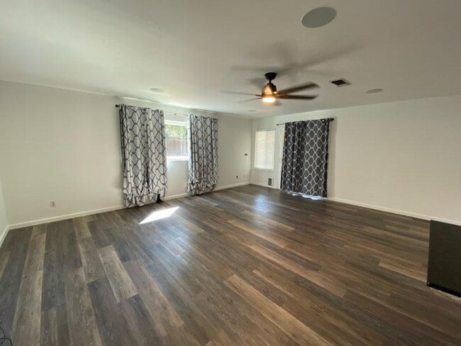 Building Photo - 4145 W Capitola Ave