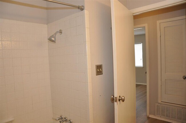 Building Photo - 2011 Gathright Cove