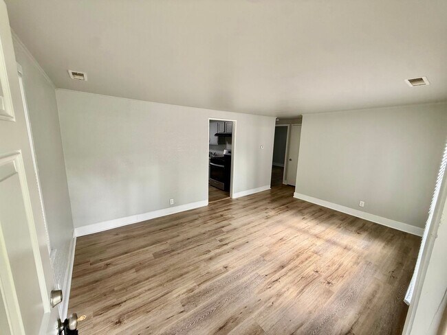 Building Photo - 4341 Elm Ave