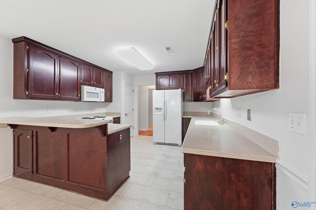 Building Photo - 210 Pebble Brook Dr