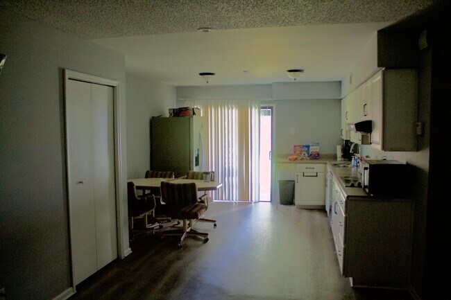 Building Photo - 5326 E Whiteway Dr