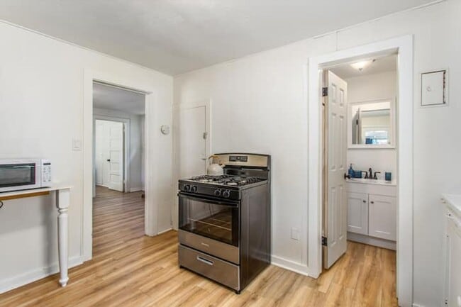 Building Photo - Charming 1-bedroom backhouse in Mentone!