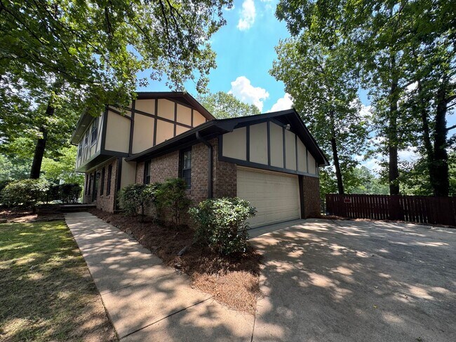 Building Photo - Renovated 3/2.5 House in Chieftain Hills- ...