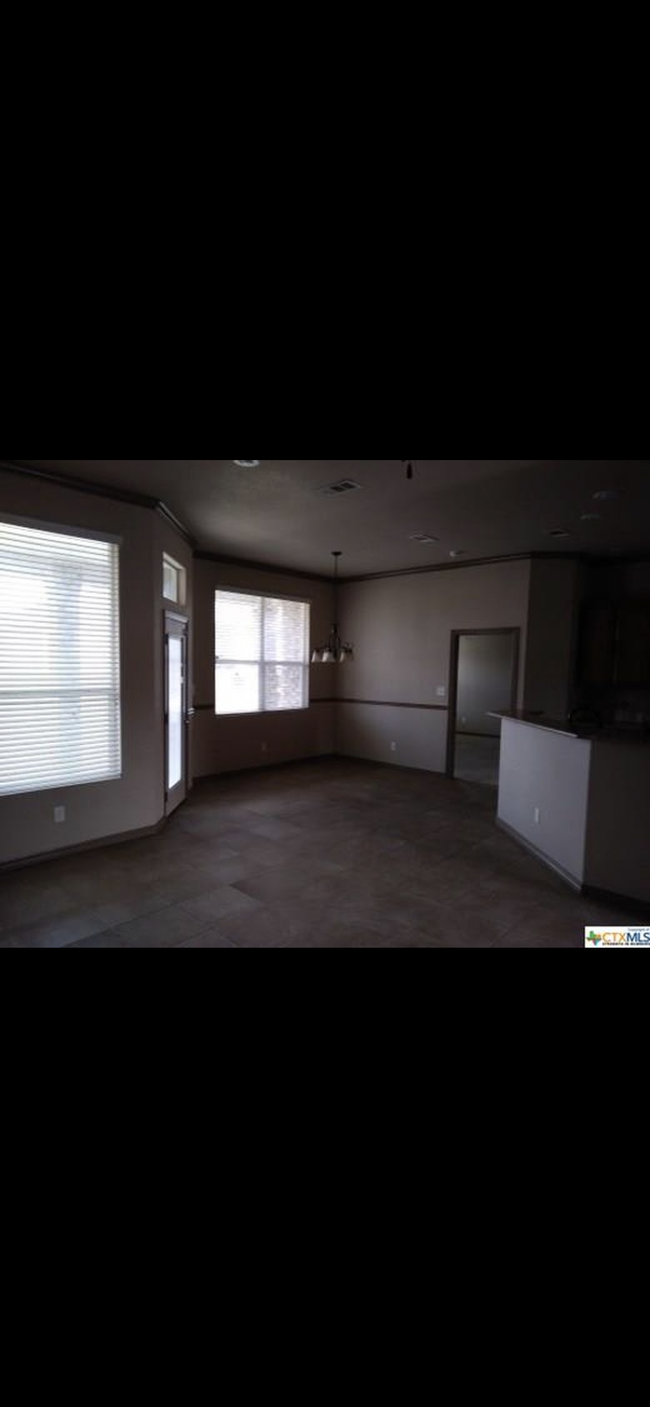Building Photo - 4007 Salt Fork Dr