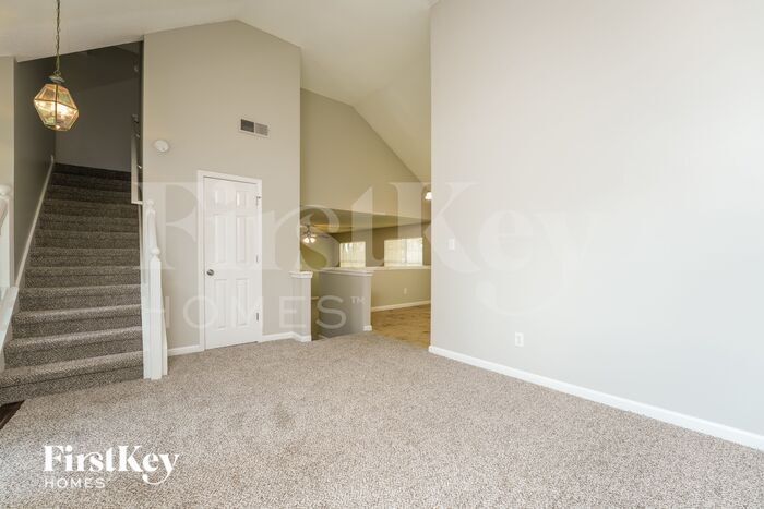 Building Photo - 6388 Phillips Ct
