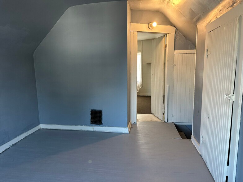 Building Photo - 2228 11th St SW