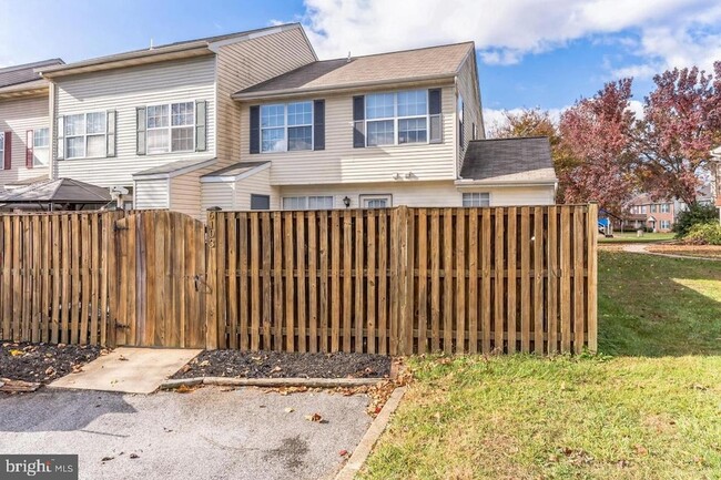 Building Photo - 6103 Red Squirrel Pl