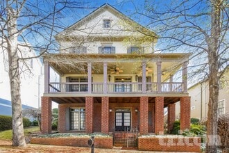 Building Photo - 1442 Hedgewood Ln NW