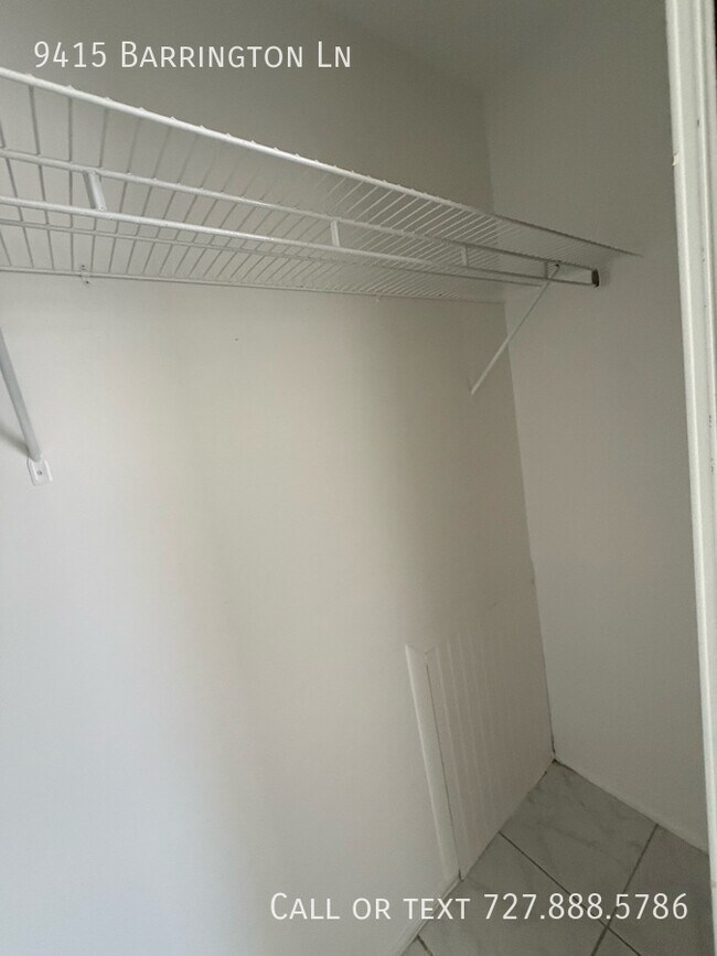 Building Photo - 9415 Barrington Ln