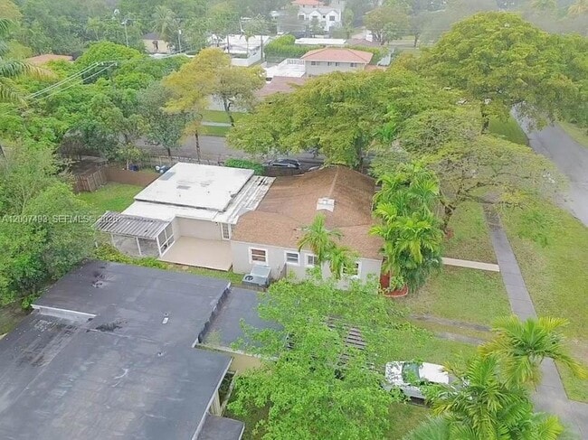 Building Photo - 410 Pinecrest Dr