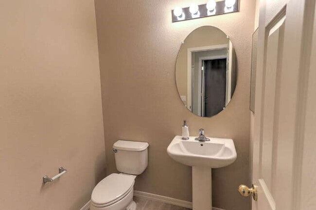Building Photo - Rancho Sahuarita 5-Bed with 3.5 Baths 3187 Sq Ft