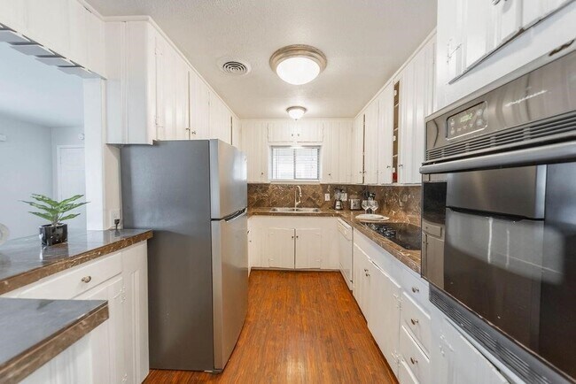 Building Photo - 4723 Merwin St