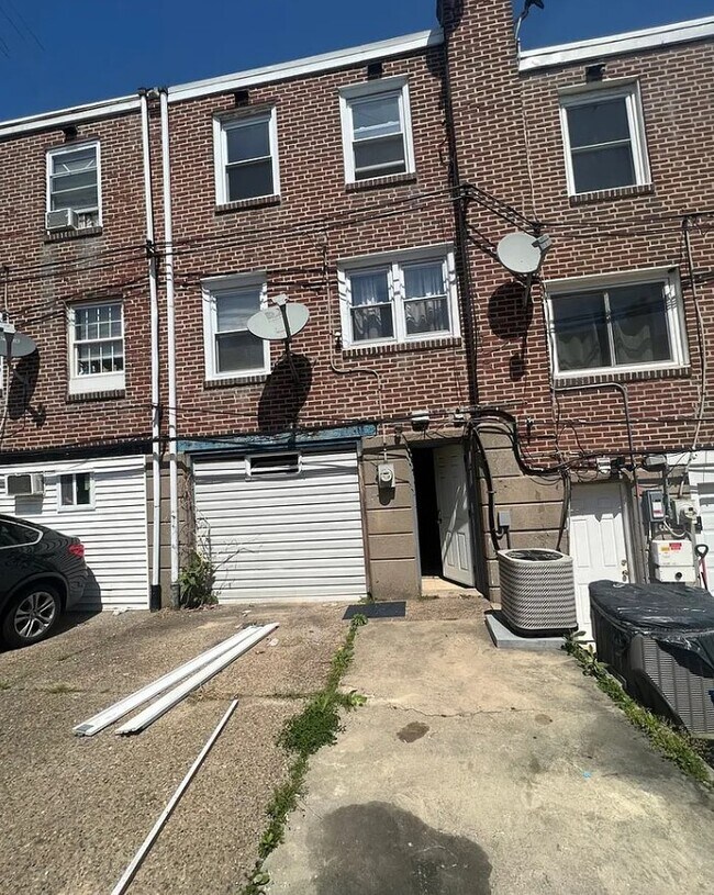 Building Photo - 1370 N 75th St