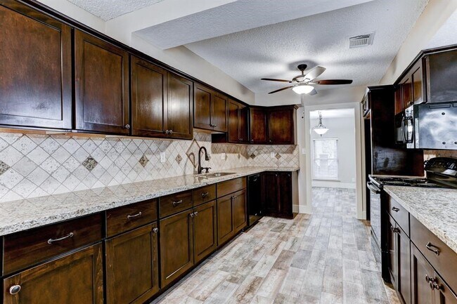 Building Photo - 1827 Riverwood Trail