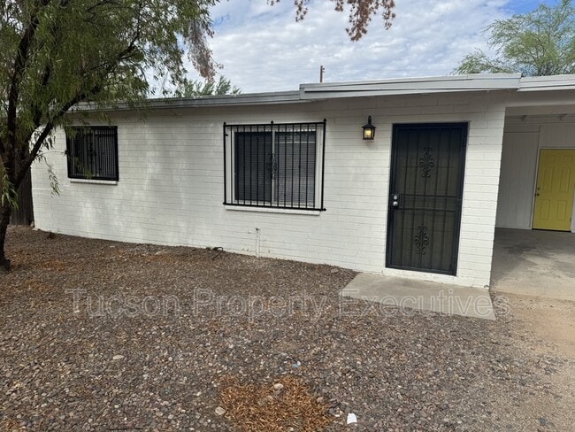 Primary Photo - 3317 N Howard Blvd