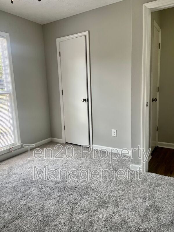 Building Photo - 2521 Lacey Oak Ct
