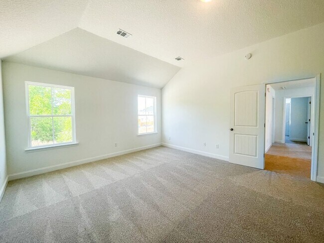 Building Photo - 549 Meloney Dr