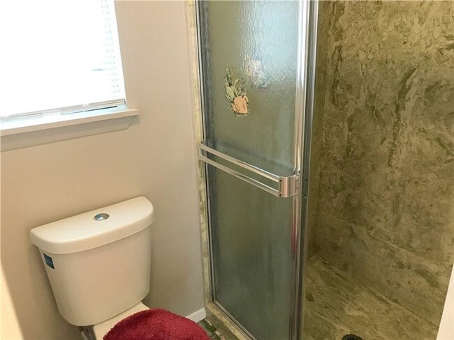 Building Photo - 5 Bedroom 3 Full Baths on the Southside