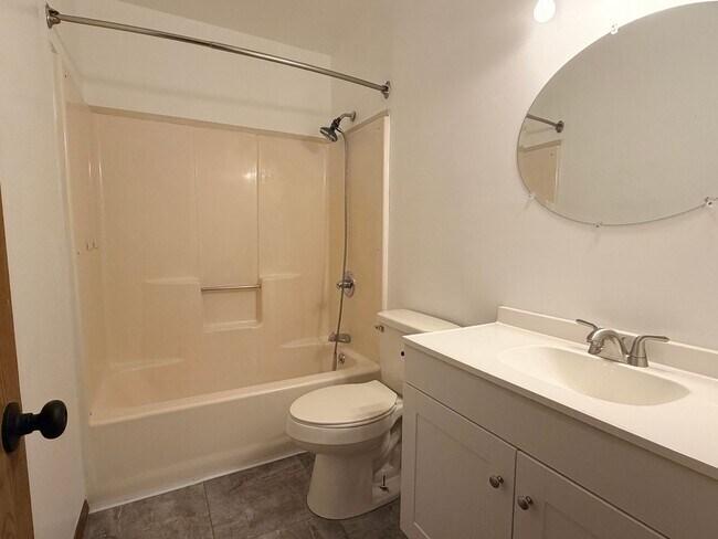 Building Photo - 2622 Camelot Ct