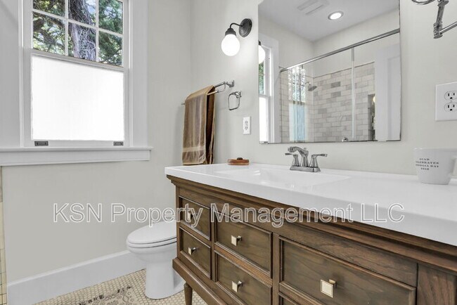 Building Photo - 517 E 40th St