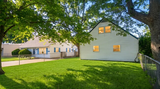 Building Photo - 3 bedroom 2 bathroom single family home | section 8 welcomed