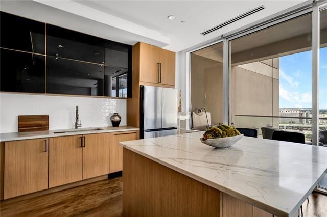 Building Photo - 2408 Victory Park Ln