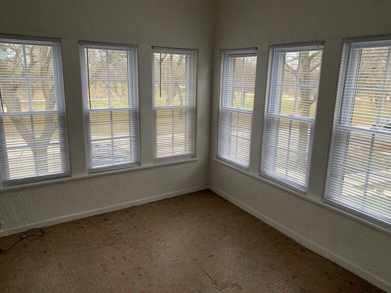 Sunroom - 2863 N Lake Dr