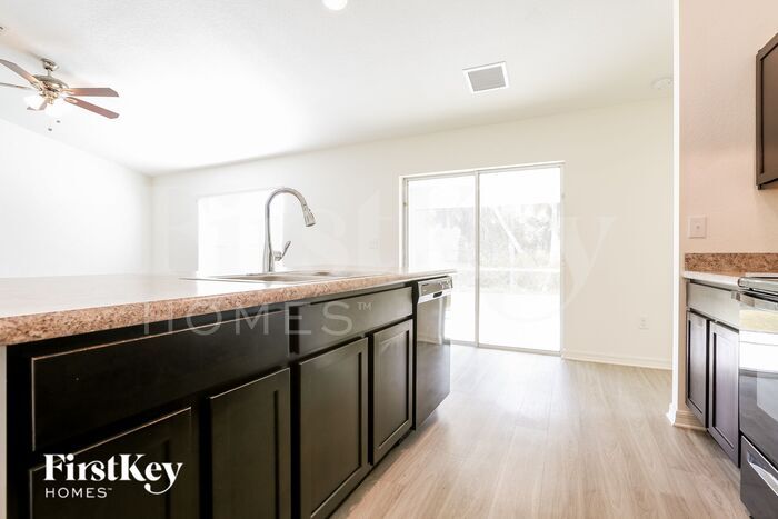 Building Photo - 3685 Parade Terrace