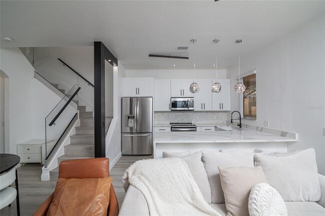 Building Photo - 733 Calabria Ave