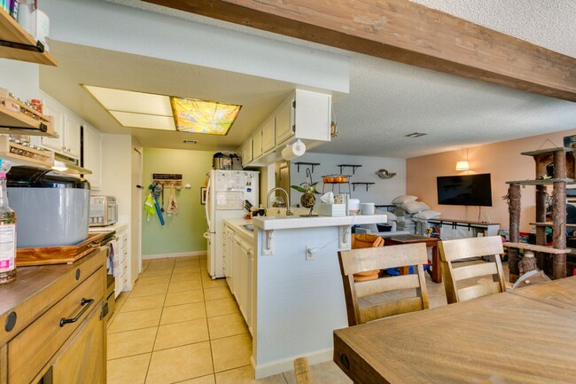 Building Photo - Cute and Cozy 2-bedroom 2-bathroom Townhom...