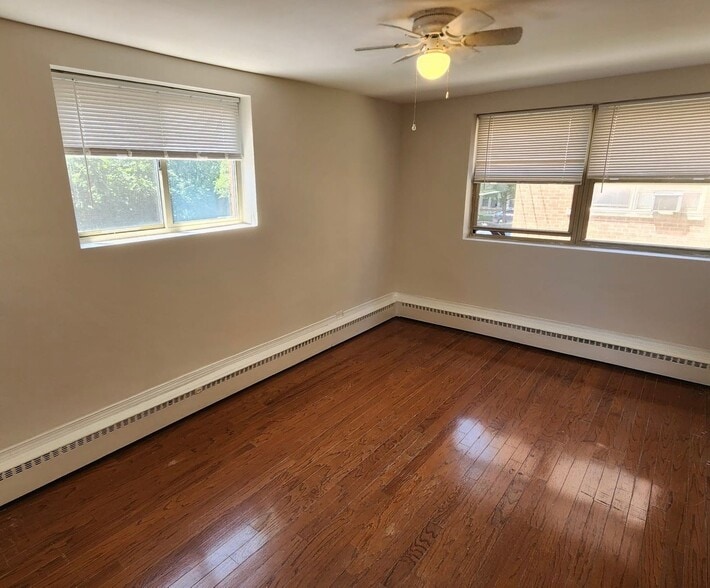 Building Photo - 2243 W Farwell Ave
