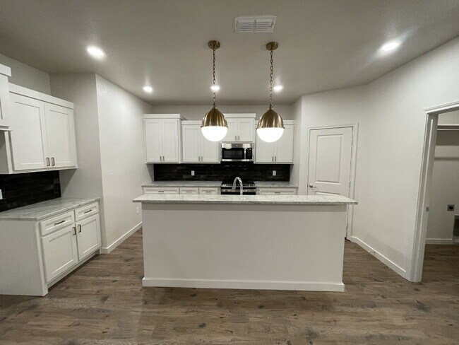 Building Photo - Luxurious Townhome Located In Abbey Glen - Cooper ISD