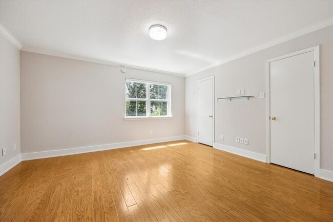 Building Photo - 8978 Chatsworth Dr
