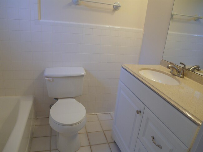 Building Photo - 1429 Milton St