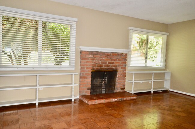 Building Photo - 3 Bedroom in Great Fullerton Neighborhood ...