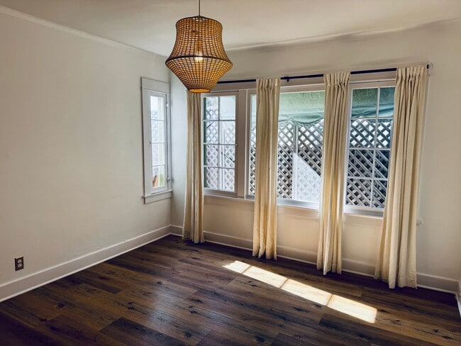 Building Photo - Remodelled Two Bedroom Home + Office for Rent in LB!