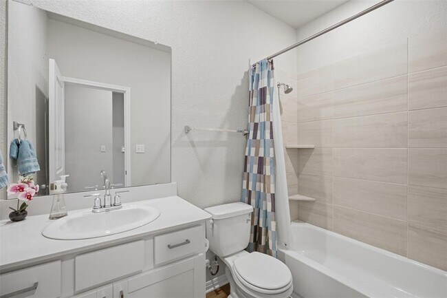 Building Photo - 904 View Dr