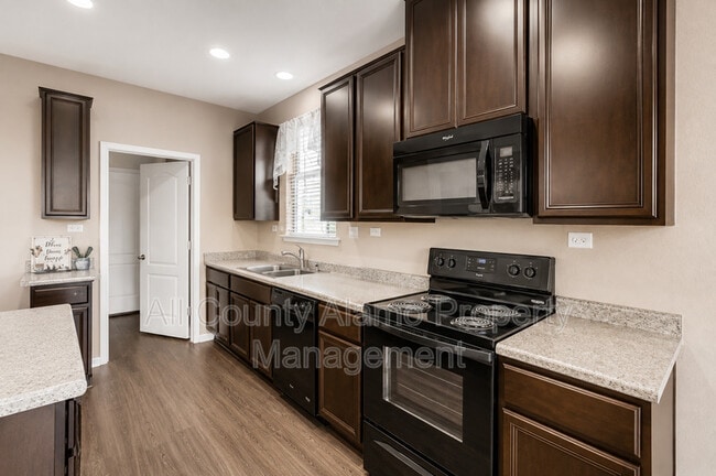 Building Photo - 5071 Mustang View