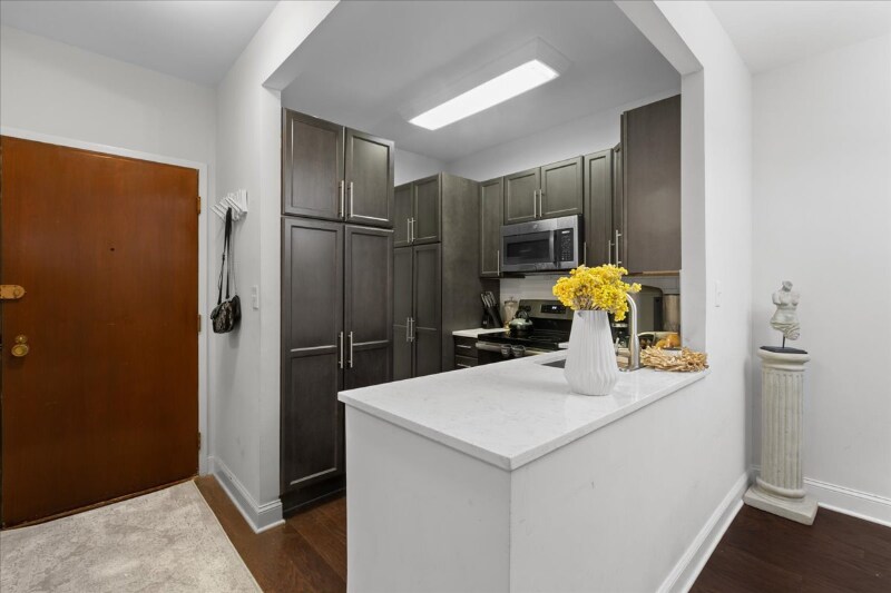 Building Photo - 955 26th St NW