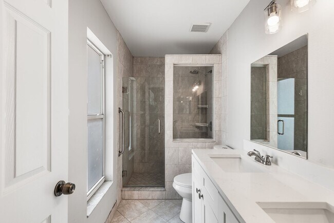 Building Photo - 4011 Levonshire Pl