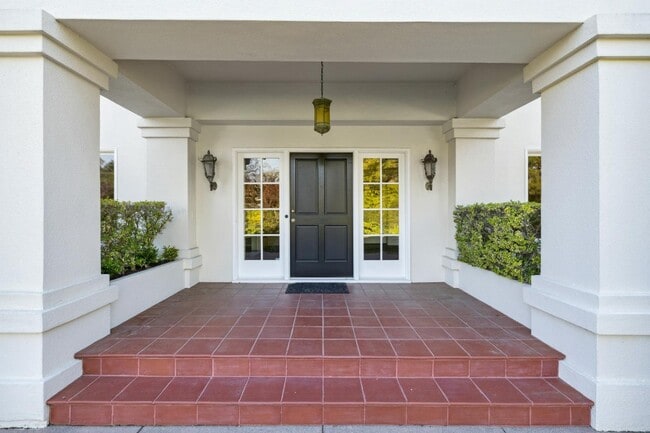 Building Photo - 715 Brewer Dr