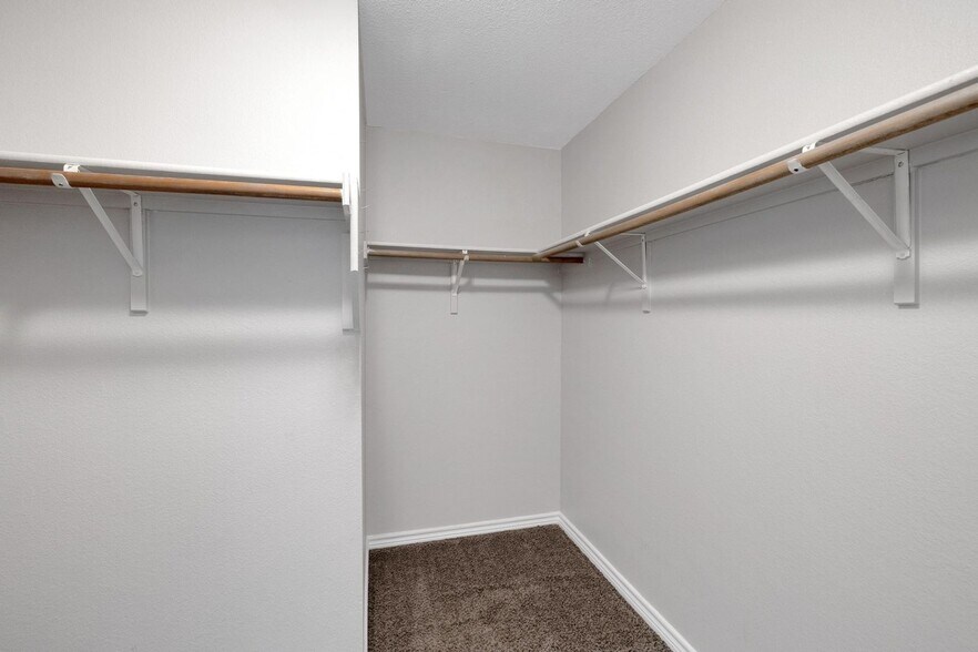 Building Photo - 2708 Bur Oak Dr
