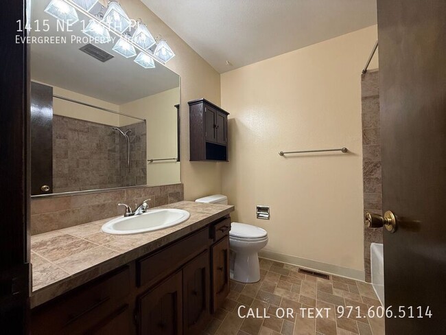 Building Photo - 1415 NE 136th Pl