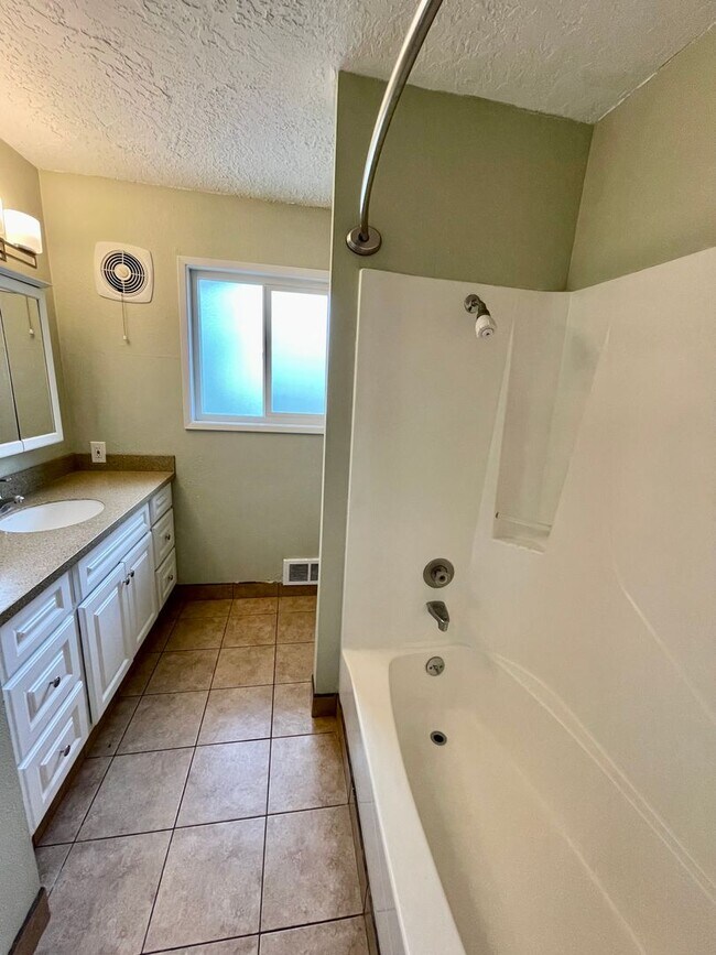 Building Photo - 1201-1203 Zeta Ct