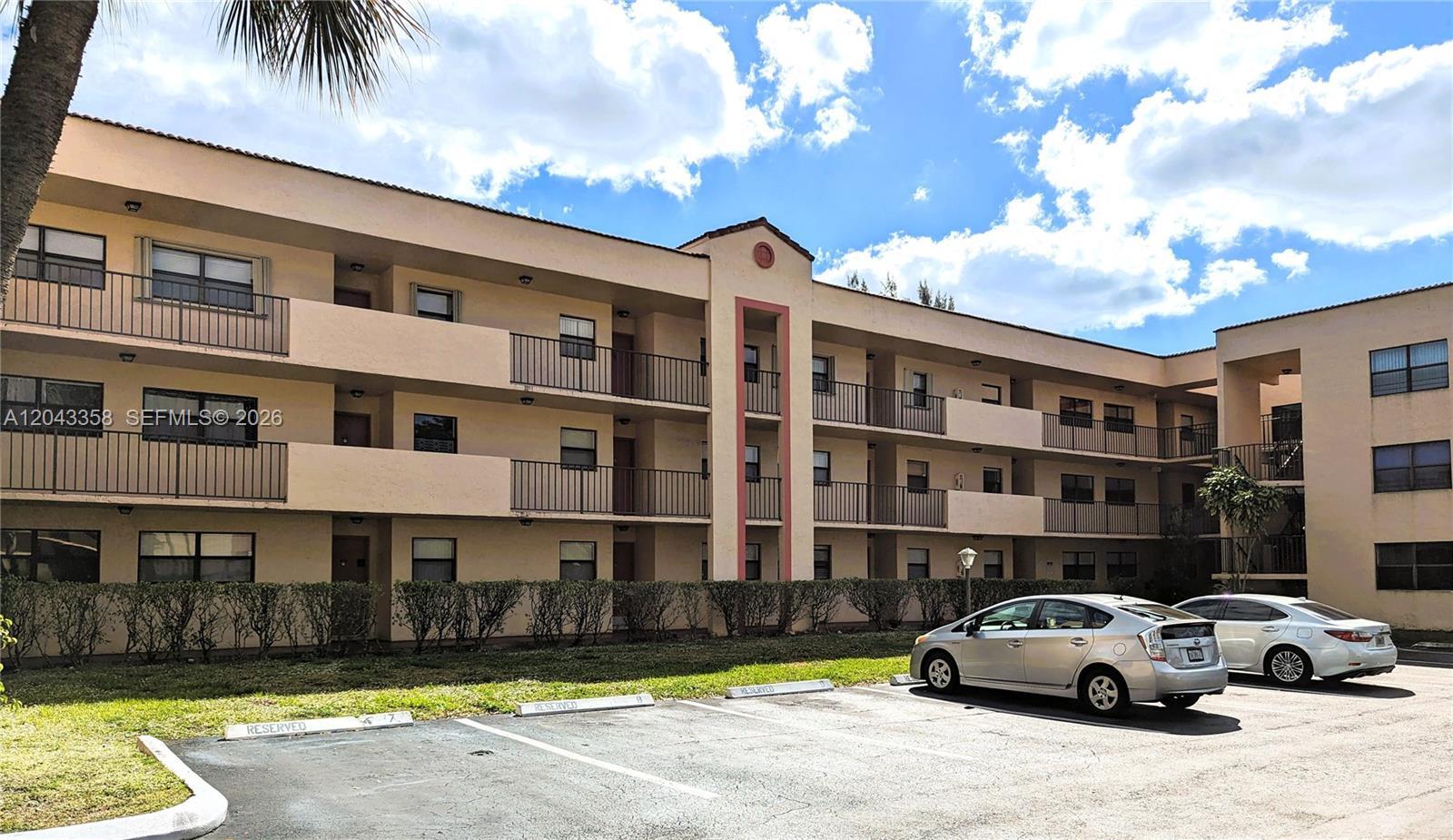 Building Photo - 3400 Foxcroft Rd