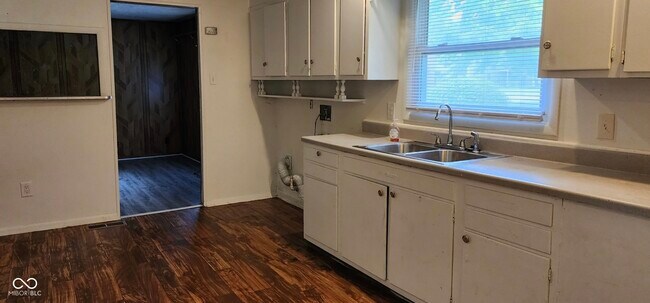 Building Photo - 10139 Chris Dr