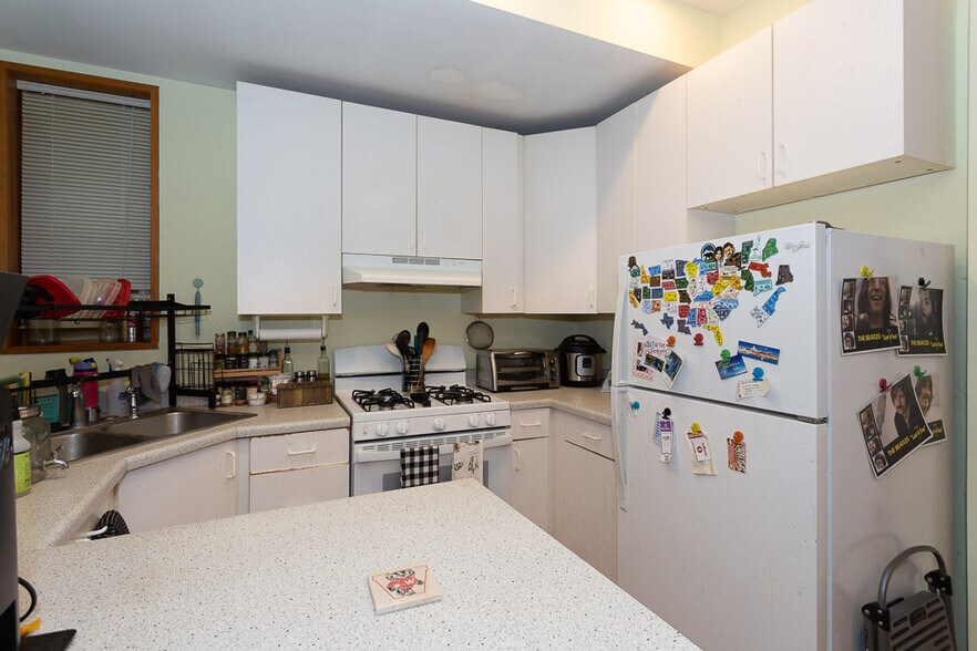 Building Photo - 1305 N Greenview Ave