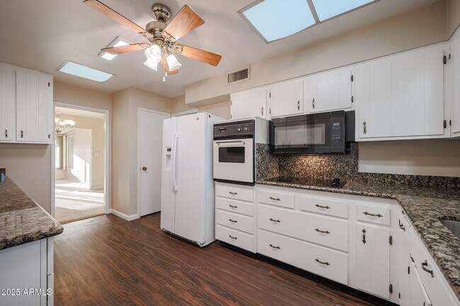 Building Photo - 10832 W Saratoga Cir